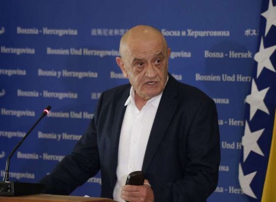 Bevanda pisao Varhelyiju: BiH nema usvojen budžet, CIK nije legalno izabran
