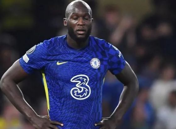 Romelu Lukaku poručio da ostaje u Čelsiju da se bori sa saigračima