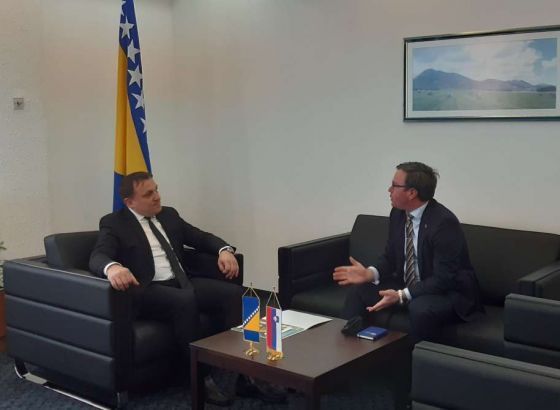 Ministar Dedić razgovarao s ambasadorom Slovenije u BiH Sedarom