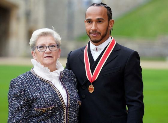 Hamilton mijenja prezime