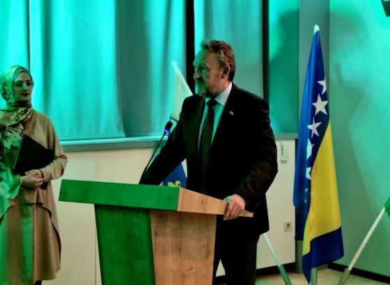 Izetbegović na prijemu novih mladih članova u SDA: Nemojte da budete pasivni, vi ćete braniti BiH