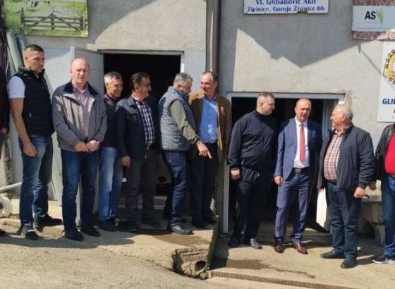 Ministar Begić posjetio farmu muznih krava u Gornjim Živinicama