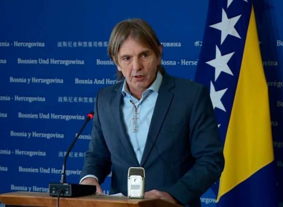 Kojović: Upisivanje etničke pripadnosti u dokumente u miru je isto što i bijela traka oko ruke u ratu