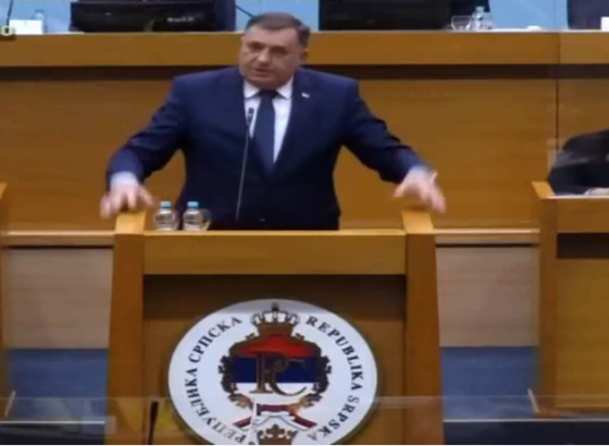 POBJEŠNJELI DODIK NAZVAO BRITANSKOG AMBASADORA SMRADOM: Neka sankcije objese mačku o rep