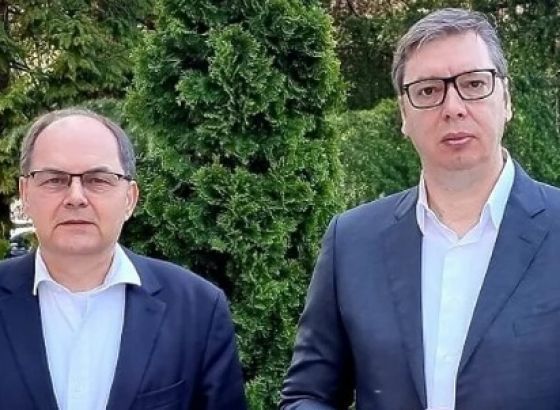 Vučić na sastanku sa Šmitom: Primjena Bonskih ovlaštenja ne doprinosi stabilnosti