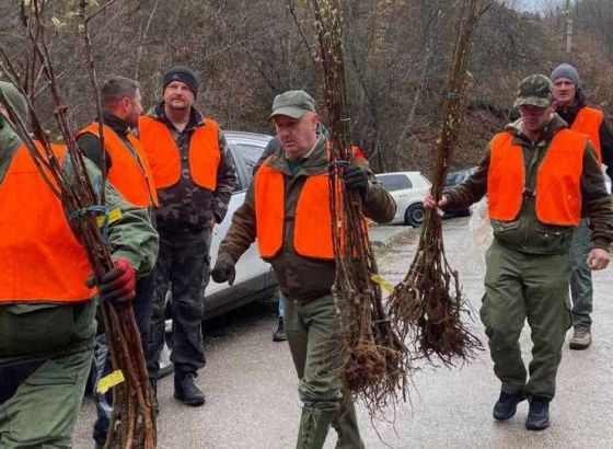 Lovci sadnjom 550 sadnica voća zvanično započeli proljetnu sezonu pošumljavanja KS