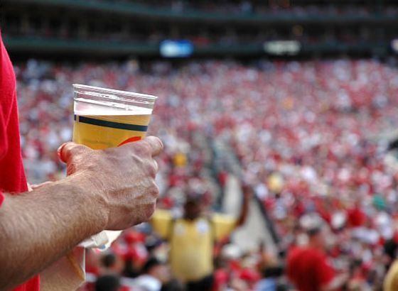 Navijačka revolucija u Engleskoj: Pivo nakon 40 godina ponovo na stadionima