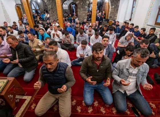 Bajram-namaz klanjan u više od 130 džamija diljem Crne Gore