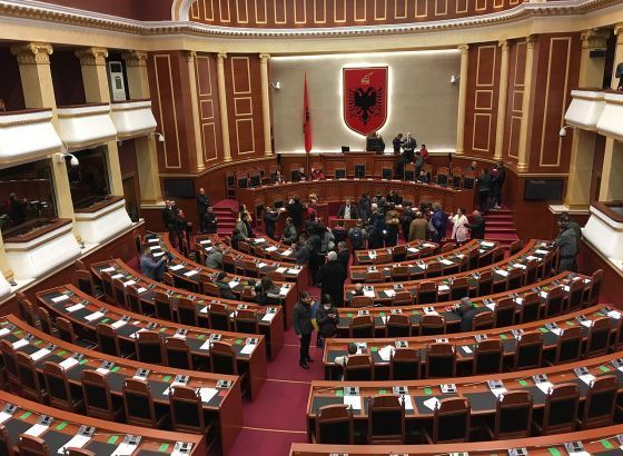 Albanski parlament odbacio rezoluciju o Srebrenici