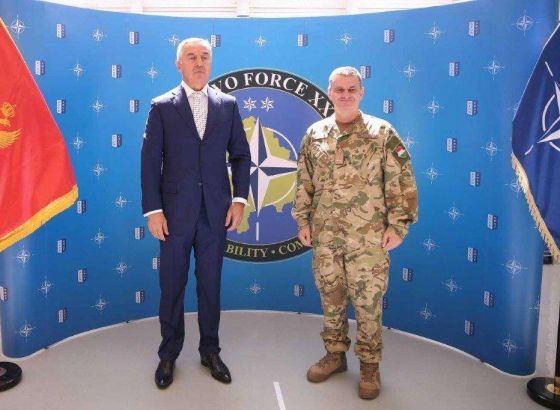 Priština: Đukanović posjetio središte KFOR-a