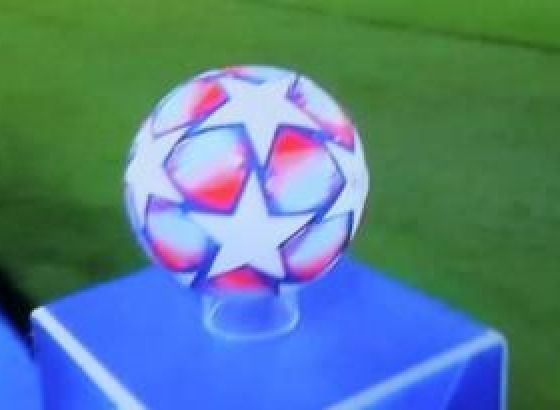 Natpis na engleskom i ćirilici na lopti za finale LP