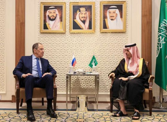 Lavrov i princ Faisal pozdravili saradnju Rusije i Saudijske Arabije na tržištu naftom