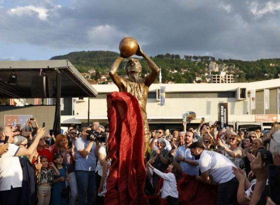 U Sarajevu otkriven spomenik Mirzi Delibašiću, najboljem bh. sportisti svih vremena
