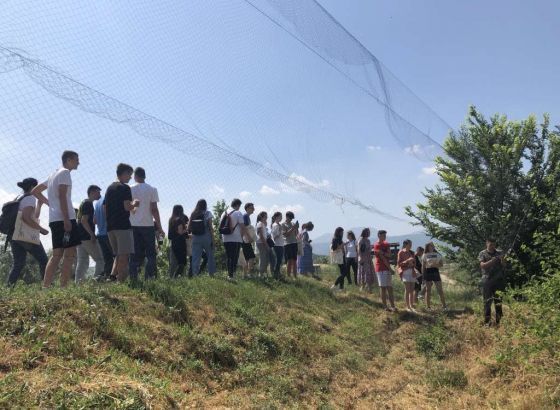 Učenici u Hutovu Blatu gledali prstenovanje ptica i učili o endemskim vrstama