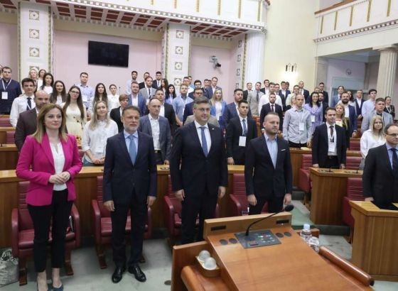 Plenković i Jandroković pozvali mlade da oplemenjuju politiku