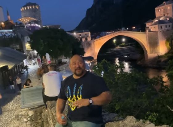 POPULARNI YOUTUBER: Amerikanca razočaralo Sarajevo, a oduševljen Mostarom (VIDEO)