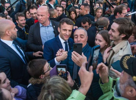 Macron izgubio većinu na parlamentarim izborima, moguća politička blokada