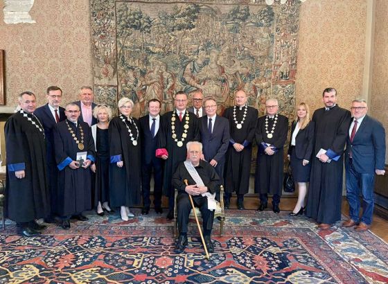 Književniku i akademiku Ivanu Aralici dodijeljen počasni doktorat SUM-a