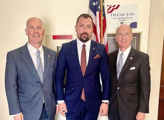 Plakalo u Washingtonu s kongresmenima Aderholtom i Moolenarom
