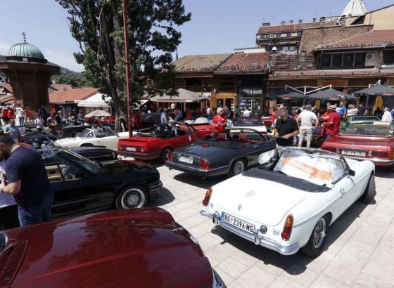 Međunarodni oldtimer cabrio skup u Sarajevu okupio učesnike iz šest zemalja