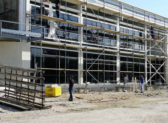 U tvornici šamota u Srbiji poginuo radnik, dvojica čekaju spašavanje