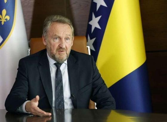 Izetbegoviću neprihvatljiv format razgovora "predstavnika konstitutivnih naroda"
