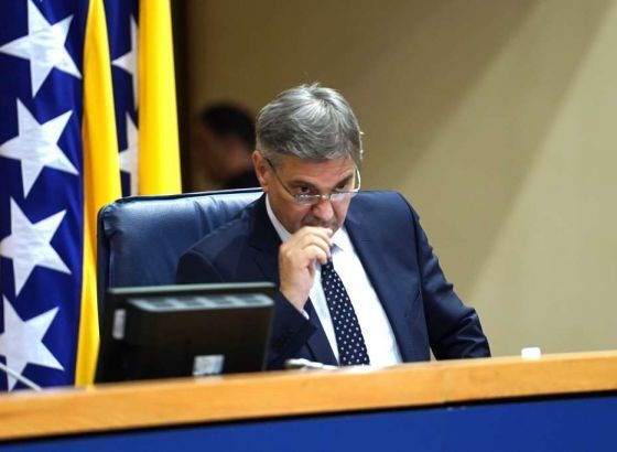 Zvidić traži da se anulira povećanje plata parlamentarcima i ostalim funkcionerima