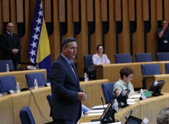 Bećirović: Sramni prijedlog koji predviđa povećanje plaća najviših državnih funkcionera