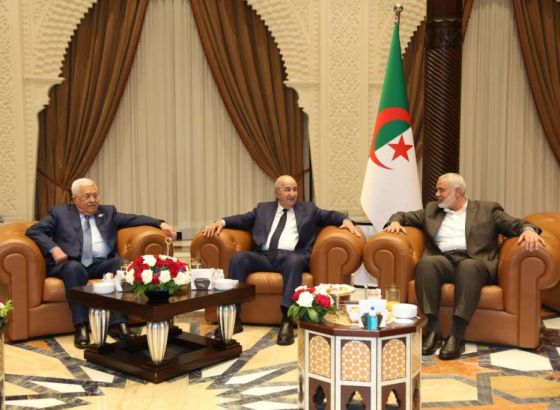 Palestinski predsjednik Abbas i vođa Hamasa Haniyeh održali sastanak u Alžiru