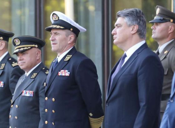 Milanović uručio počasne činove i odlikovanja hrvatskim braniteljima