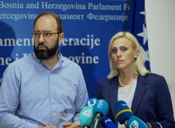 Klubovi poslanika SDP-a i DF-a podnijeli zajedničku Deklaraciju protiv nametanja Izbornog zakona (VIDEO)