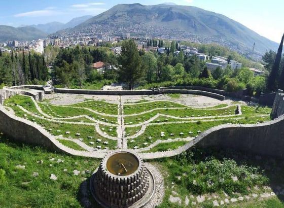 PSBiH - Komisija za finansije i budžet podržala inicijativu za obnovu Partizanskog groblja u Mostaru