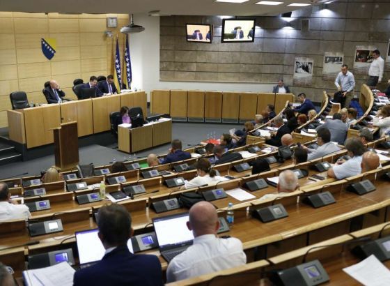 Poslanici pozivaju Schmidta da se obrati na sjednici Predstavničkog doma PFBiH