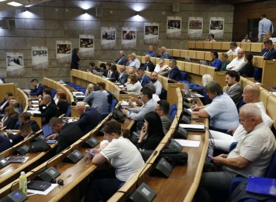 Klub SDA: Inzko dao šansu Parlamentu, Schmidt ignoriše Parlament