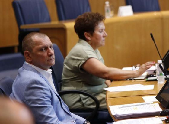 Dom naroda PSBiH u prvom čitanju podržao ukidanje akciza na gorivo