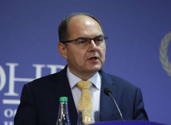 Schmidt: Neodgovorna retorika mora prestati