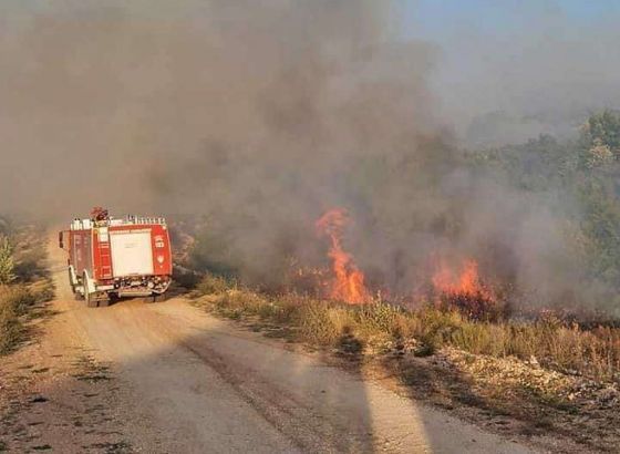Požar kod Zatona lokaliziran, vatrogasna društva opraštaju od stradalog vatrogasca