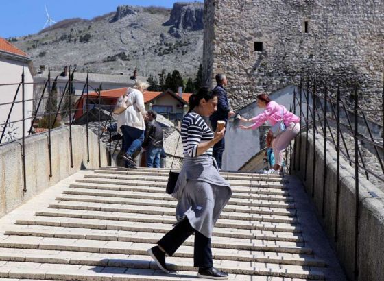 U prvih šest mjeseci skoro 600 hiljada turista, ostvareno oko 1,3 miliona noćenja