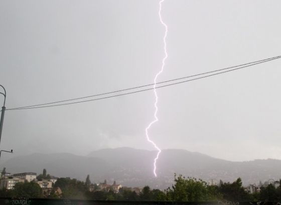 Crna Gora: Udari groma izazvali četiri požara u općini Kotor