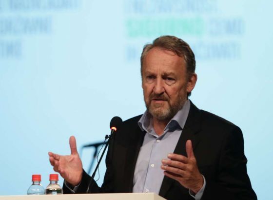 Izetbegović: Naši su i bosanski kraljevi, preci pod stećcima, partizani i zlatni ljiljani, ničega se ne trebamo odricati