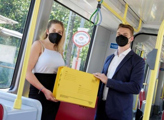 Putnici u bečkim tramvajima kao dostavljači paketa