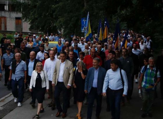 Bećirović u Tuzli: Ekonomija, saobraćajna deblokada i sigurnost su prioriteti