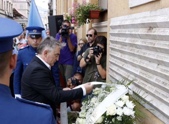 Odata počast Sarajlijama stradalim prije 27 godina u masakru kod Gradske tržnice