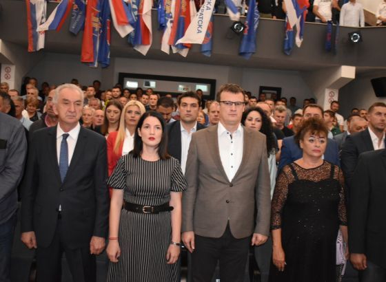 Šarović: Građanima nudimo prosječnu platu od 1.800 KM, a ne 100 maraka pred izbore