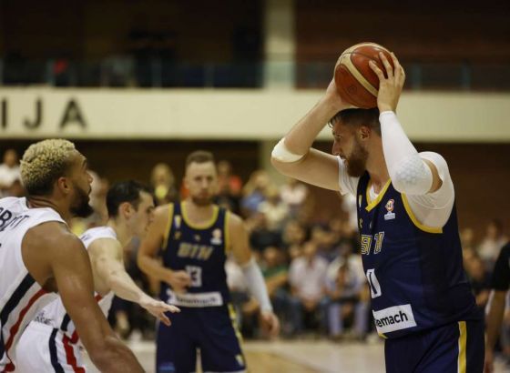 Košarkaši BiH danas na Eurobasketu igraju protiv Francuske