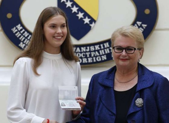 Lani Pudar uručen diplomatski pasoš BiH (VIDEO)