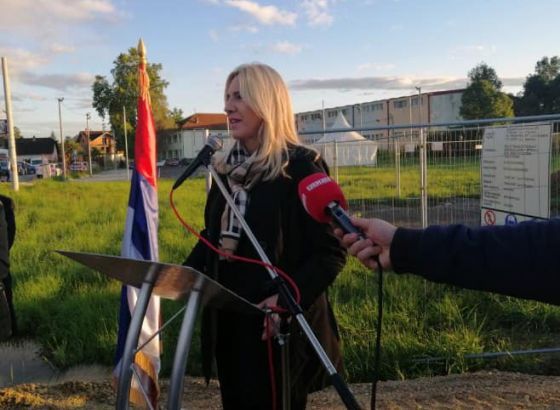 Predizborni radovi za promociju: Željka Cvijanović položila kamen temeljac za obdanište