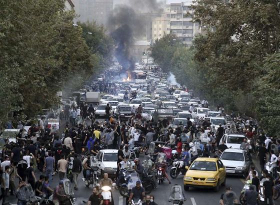 Iran pozvao na razgovor britanskog i norveškog ambasadora dok nemiri u zemlji i dalje traju