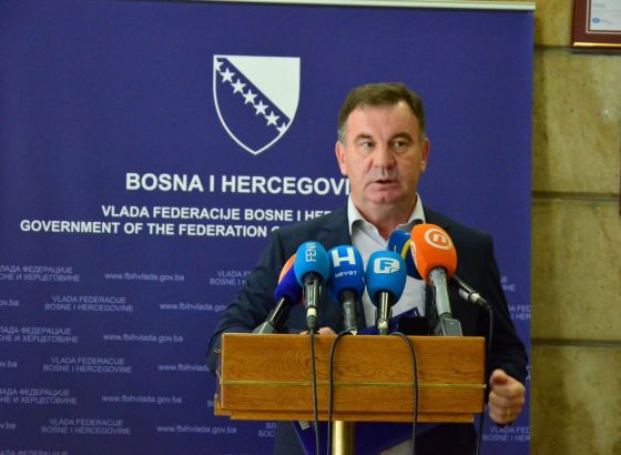 SLUČAJNO ILI NE PRED IZBORE: Podjela paketa za 17.000 socijalno ugroženih u FBiH