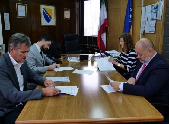 Potpisani ugovori o odobravanju sredstava za izgradnju poslovnih zona u Brezi, Maglaju i Varešu